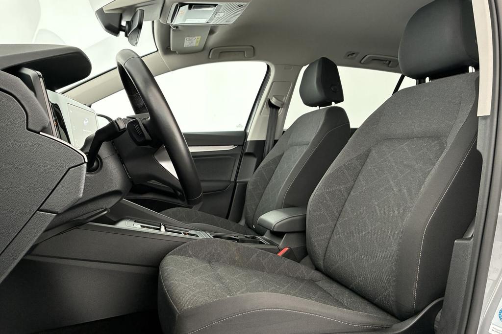 Volkswagen Golf 2023 г. Серый, пробег 40177 км