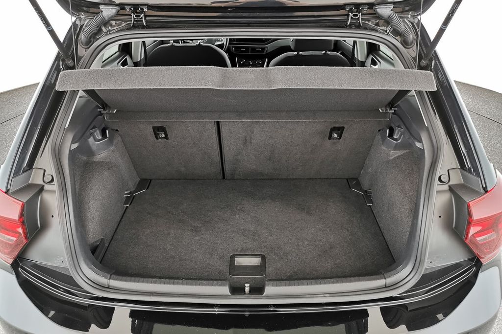 Volkswagen Polo 2023 г. Чёрный, пробег 52753 км