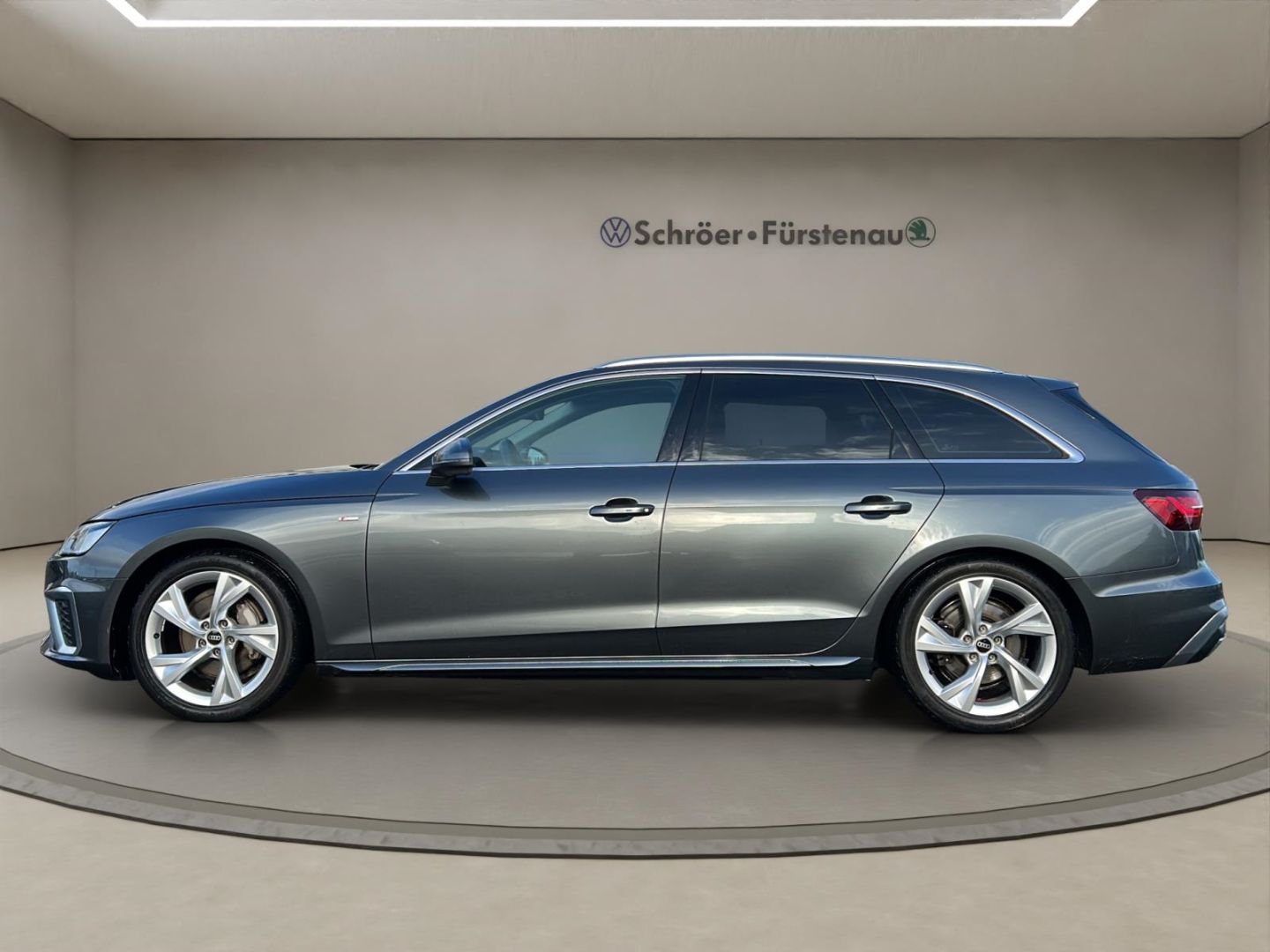 Audi A4 2022 г. Серый, пробег 39700 км