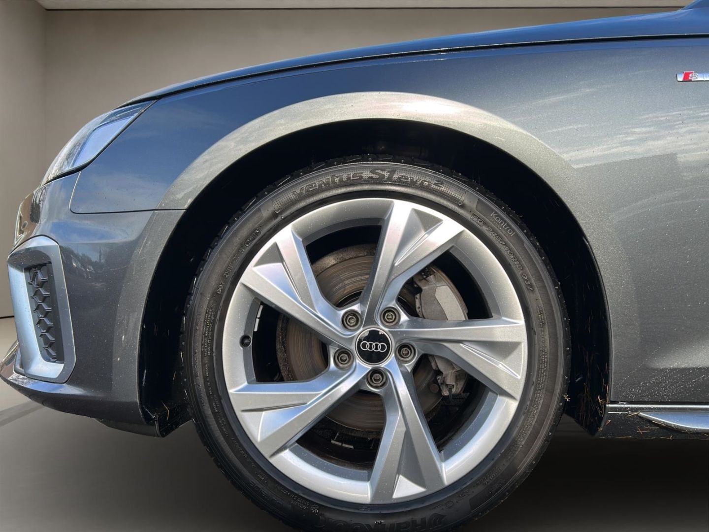 Audi A4 2022 г. Серый, пробег 39700 км