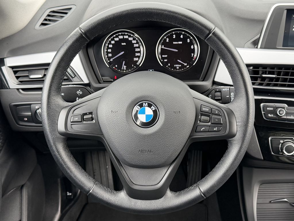 BMW X1 2022 г. Белый, пробег 33976 км