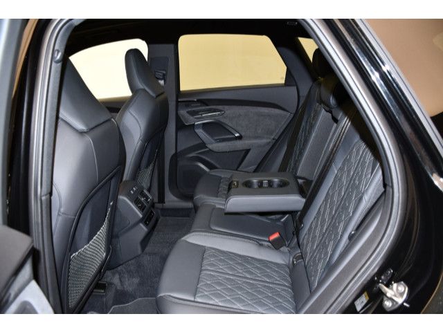 Audi SQ5 2025 г. Чёрный, пробег 41000 км