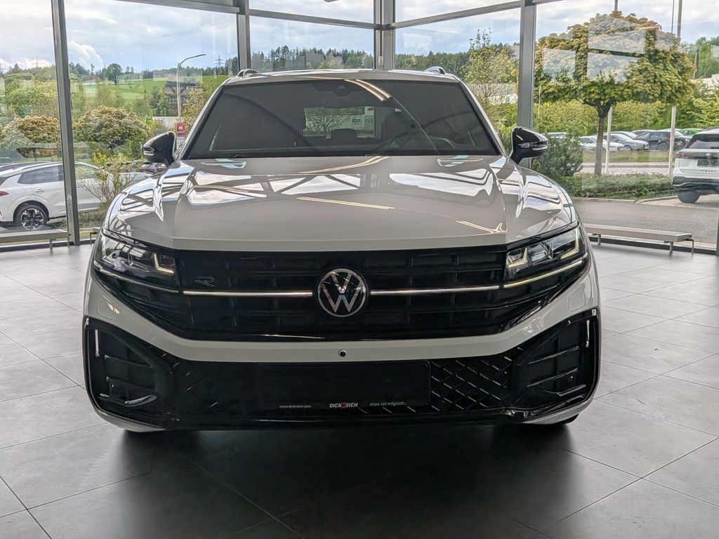 Volkswagen Touareg 2025 г. Белый, пробег 14398 км