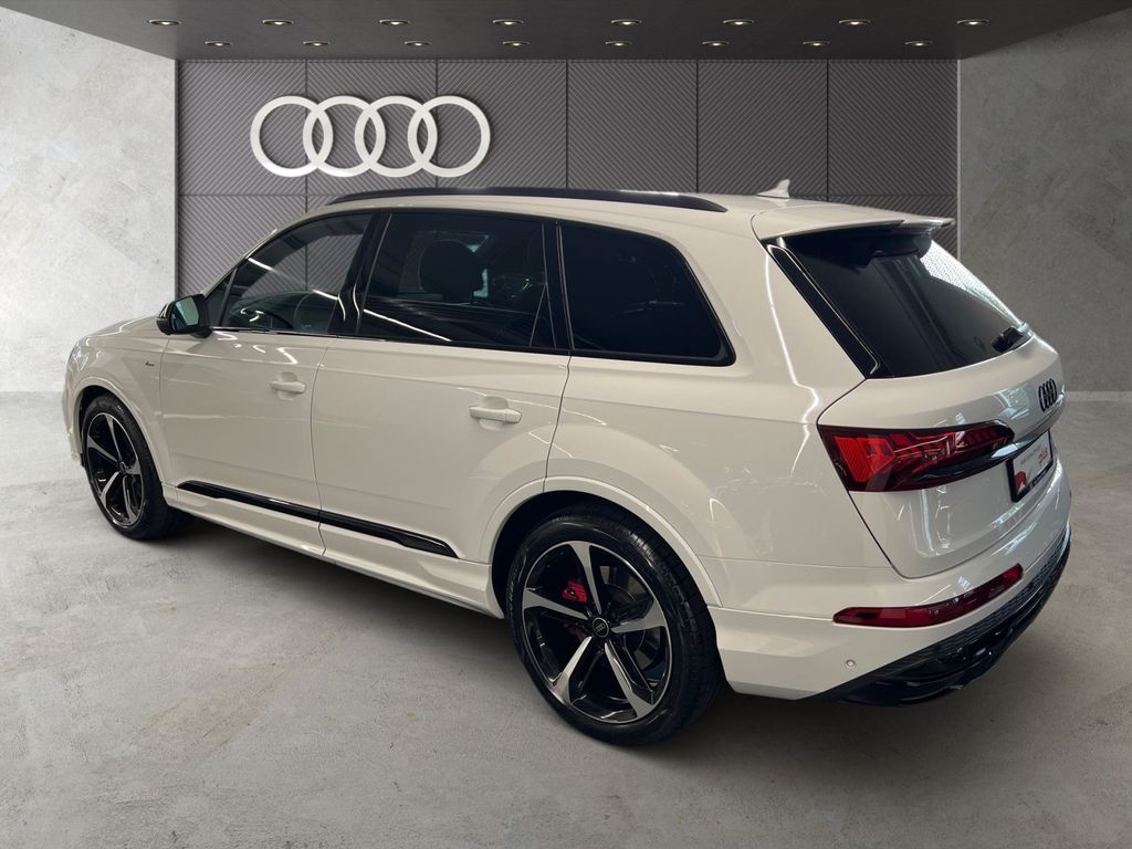 Audi Q7 2023 г. Белый, пробег 42038 км
