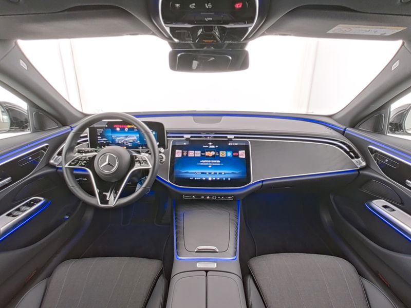 Mercedes-Benz E 220 2025 г. Чёрный, пробег 15436 км