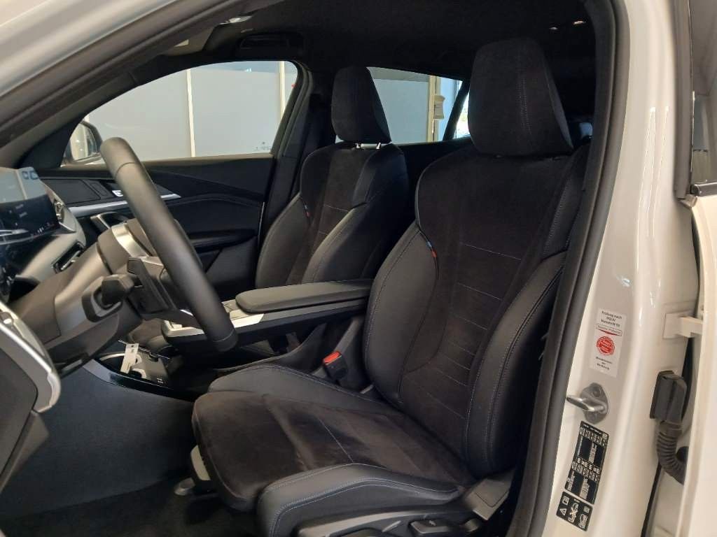 BMW X2 2025 г. Белый, пробег 28400 км