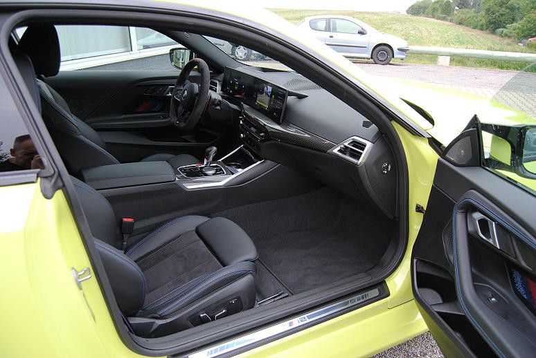BMW M2 2025 г. Жёлтый, пробег 14980 км