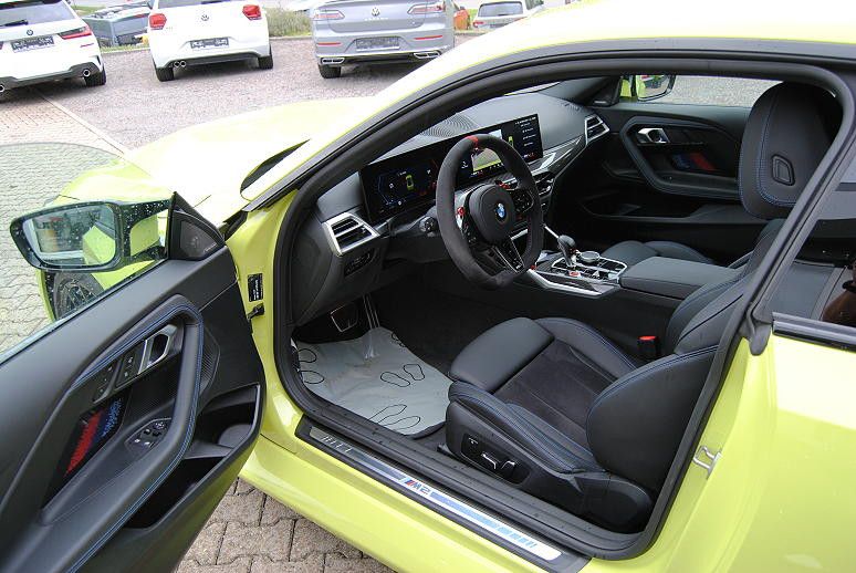 BMW M2 2025 г. Жёлтый, пробег 14980 км