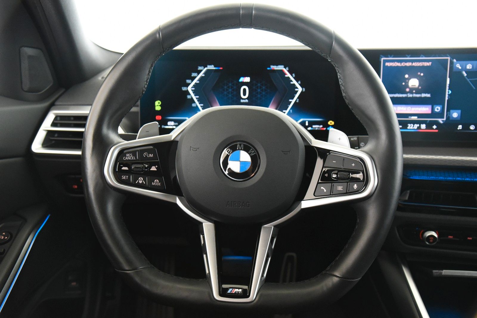 BMW 320 2025 г. Синий, пробег 34500 км