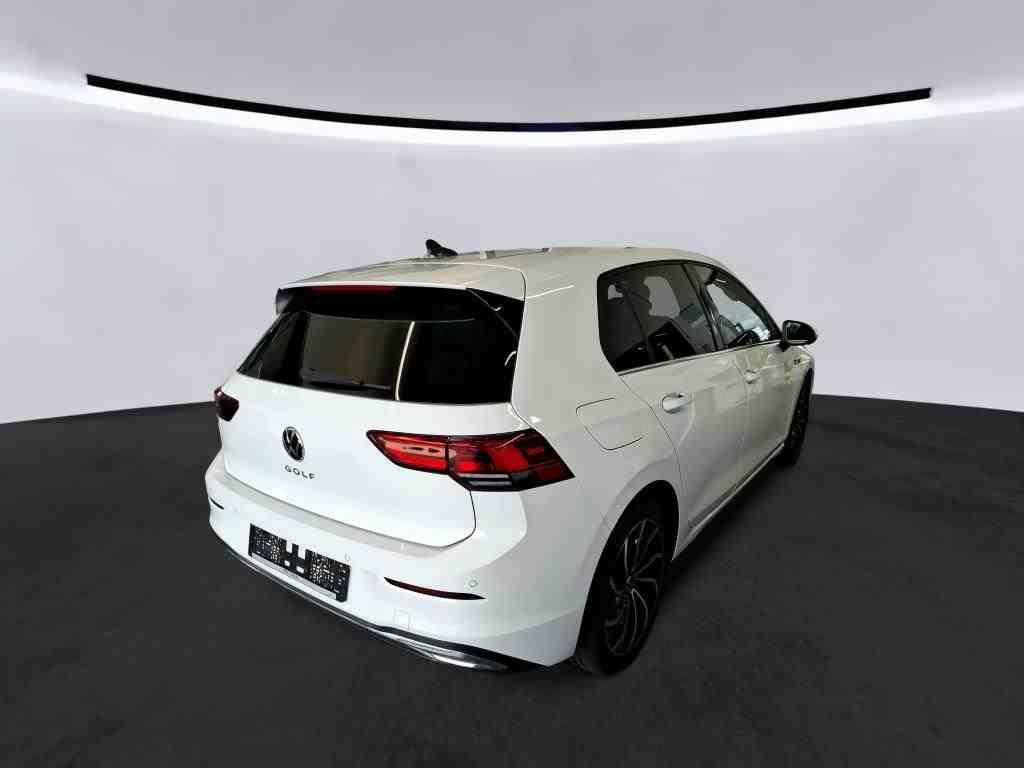 Volkswagen Golf 2024 г. Белый, пробег 17400 км