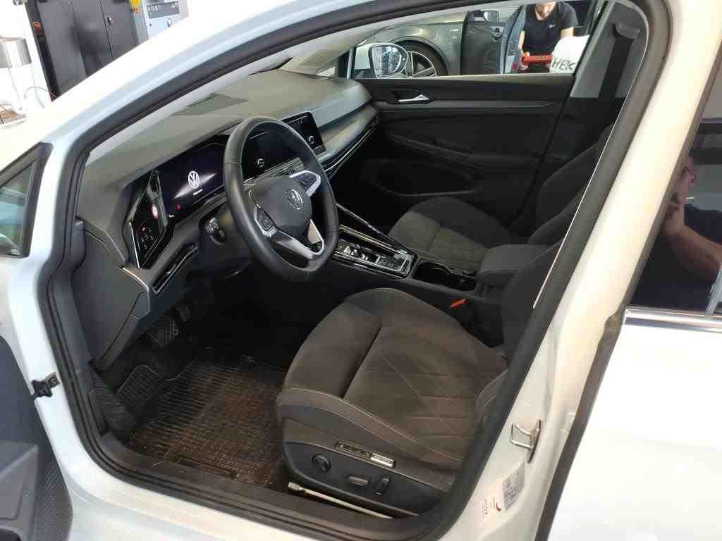 Volkswagen Golf 2024 г. Белый, пробег 17400 км