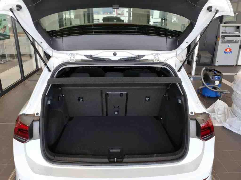 Volkswagen Golf 2024 г. Белый, пробег 17400 км