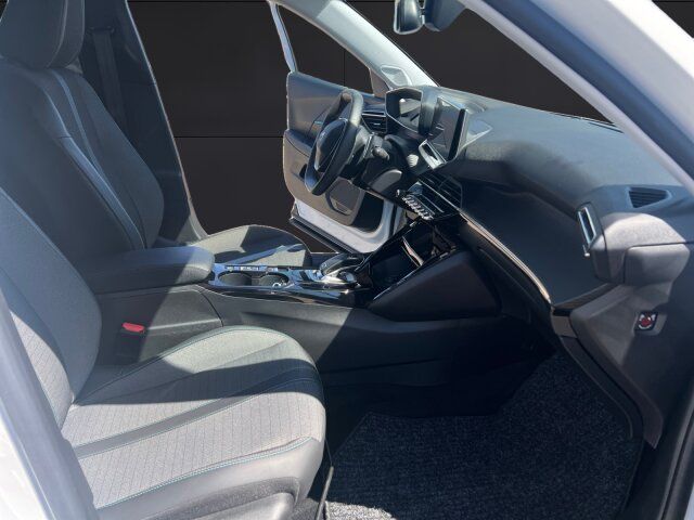 Peugeot 2008 2021 г. Белый, пробег 39250 км