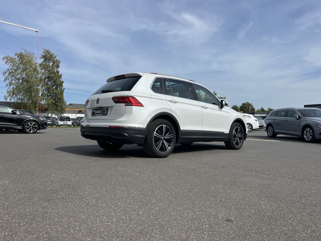 Volkswagen Tiguan 2023 г. Белый, пробег 24697 км