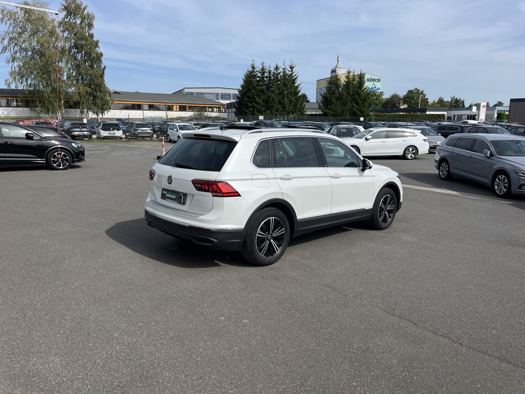 Volkswagen Tiguan 2023 г. Белый, пробег 24697 км