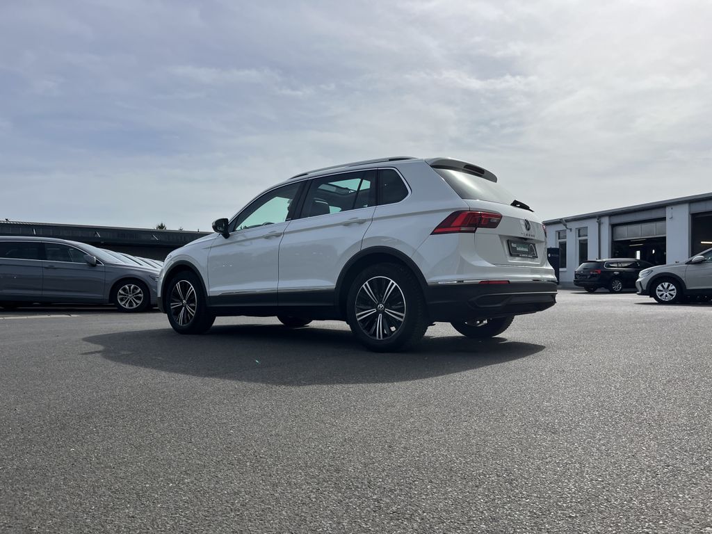 Volkswagen Tiguan 2023 г. Белый, пробег 24697 км