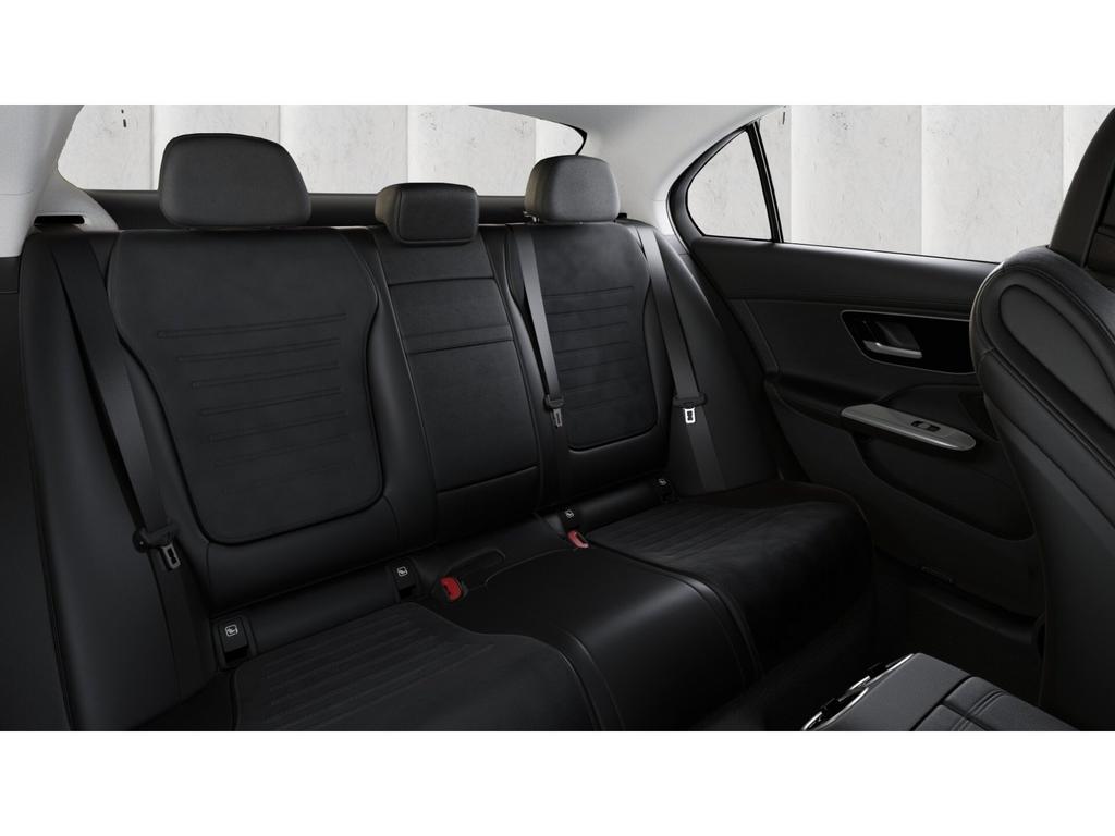 Mercedes-Benz C 180 2025 г. Белый, пробег 33938 км