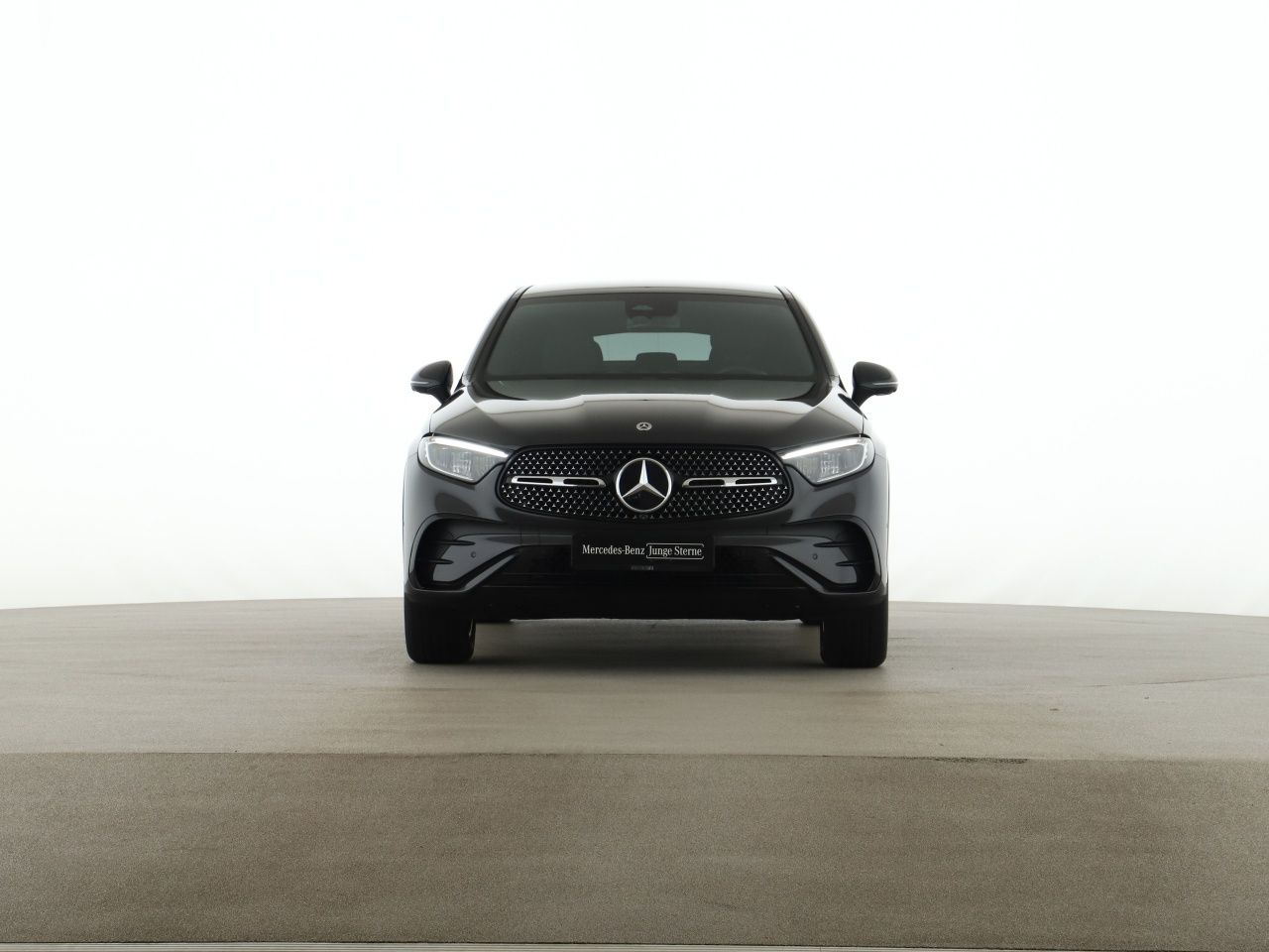Mercedes-Benz GLC 220 2025 г. Серый, пробег 8040 км