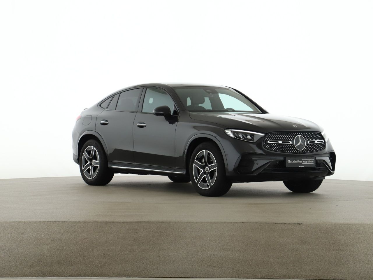Mercedes-Benz GLC 220 2025 г. Серый, пробег 8040 км