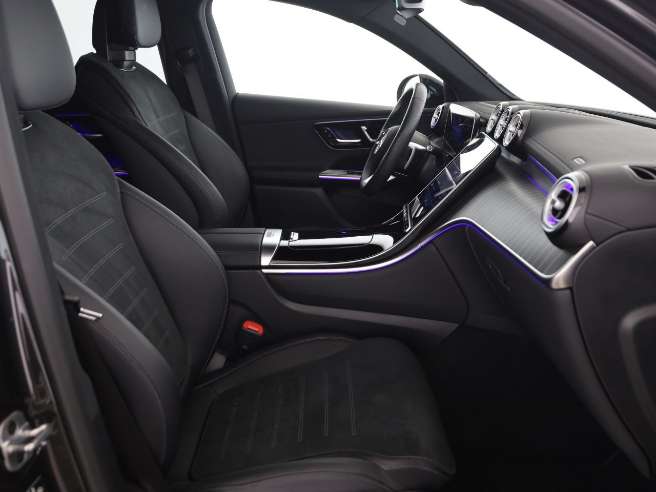 Mercedes-Benz GLC 220 2025 г. Серый, пробег 8040 км