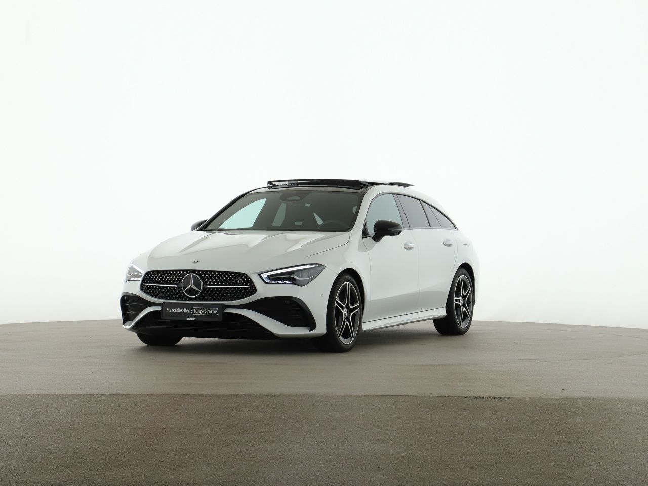 Mercedes-Benz CLA 200 SHOOTING BRAKE 2024 г. Белый, пробег 32300 км