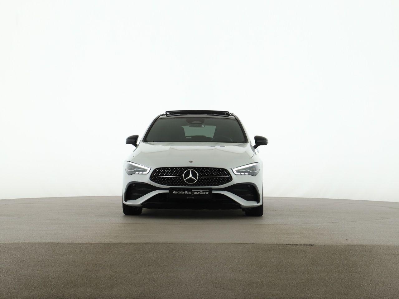 Mercedes-Benz CLA 200 SHOOTING BRAKE 2024 г. Белый, пробег 32300 км