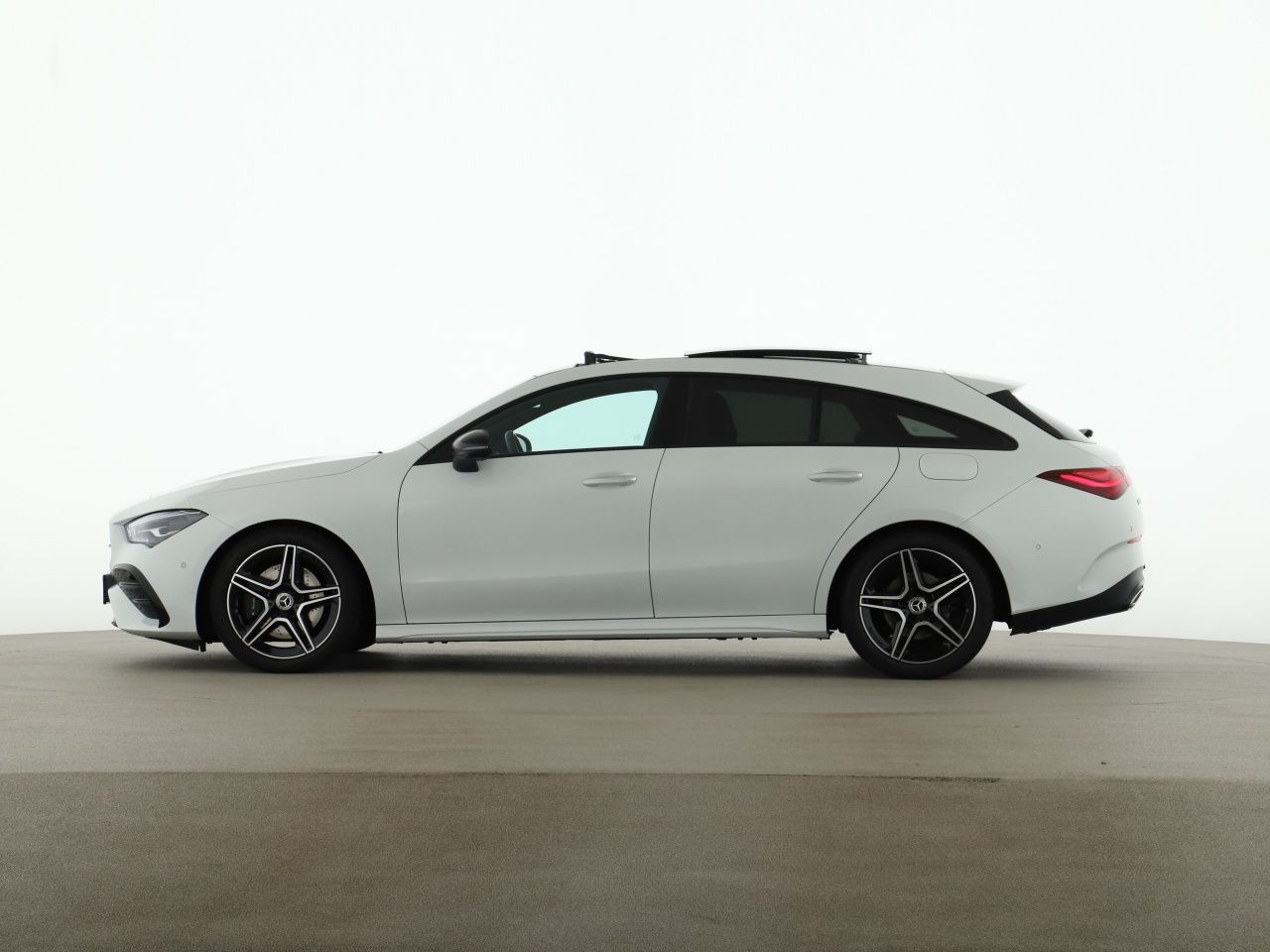 Mercedes-Benz CLA 200 SHOOTING BRAKE 2024 г. Белый, пробег 32300 км