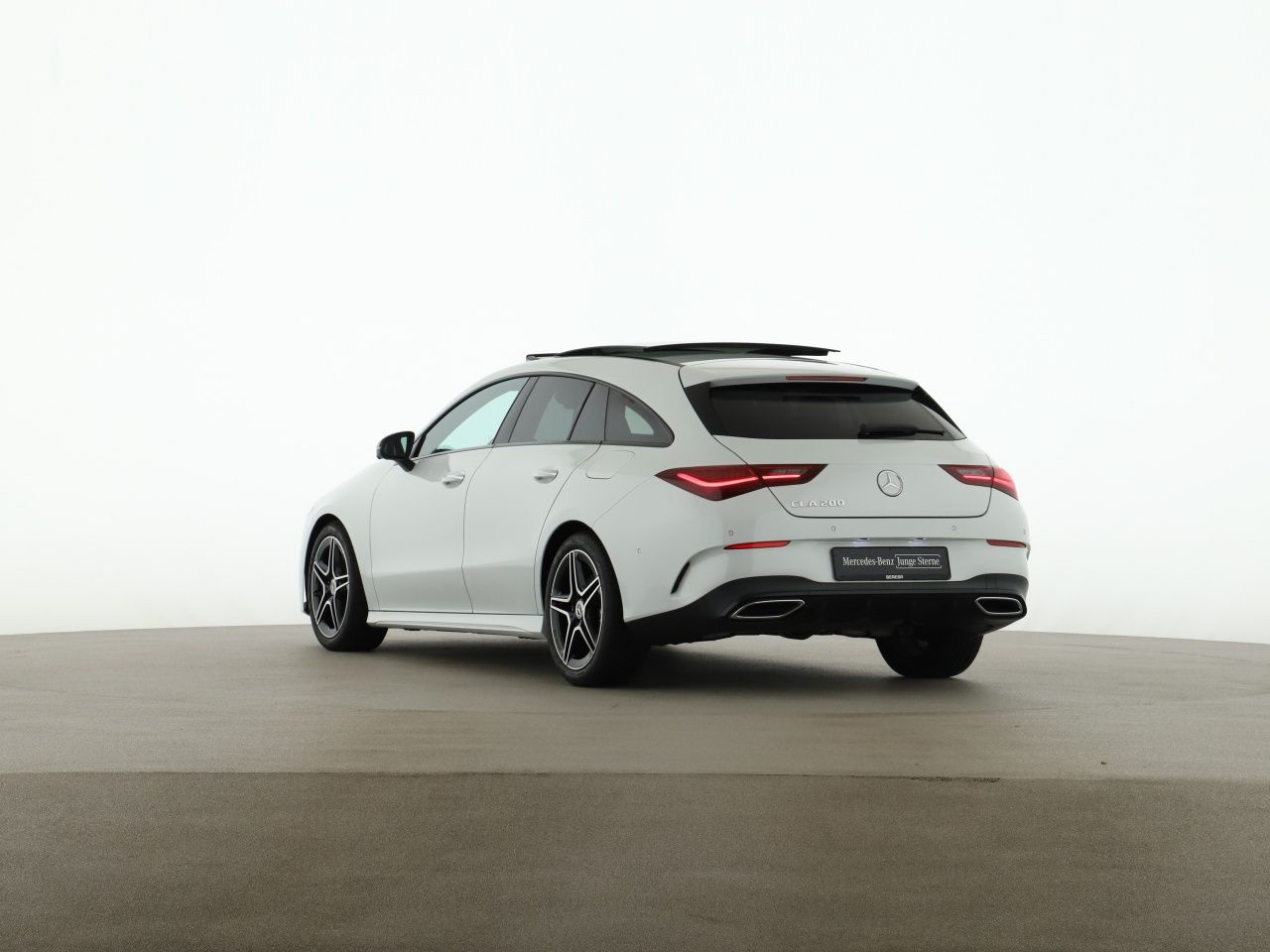 Mercedes-Benz CLA 200 SHOOTING BRAKE 2024 г. Белый, пробег 32300 км