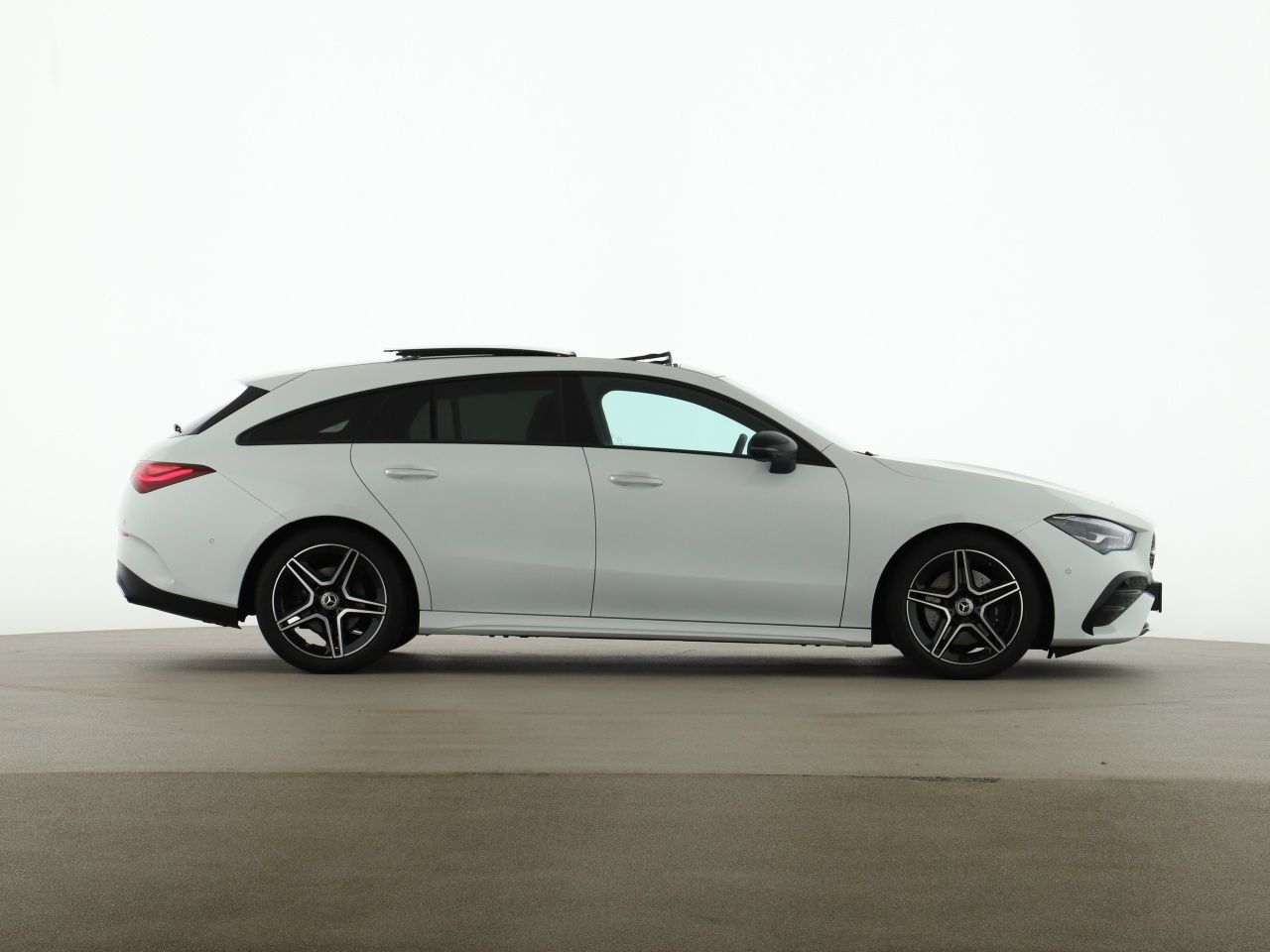 Mercedes-Benz CLA 200 SHOOTING BRAKE 2024 г. Белый, пробег 32300 км