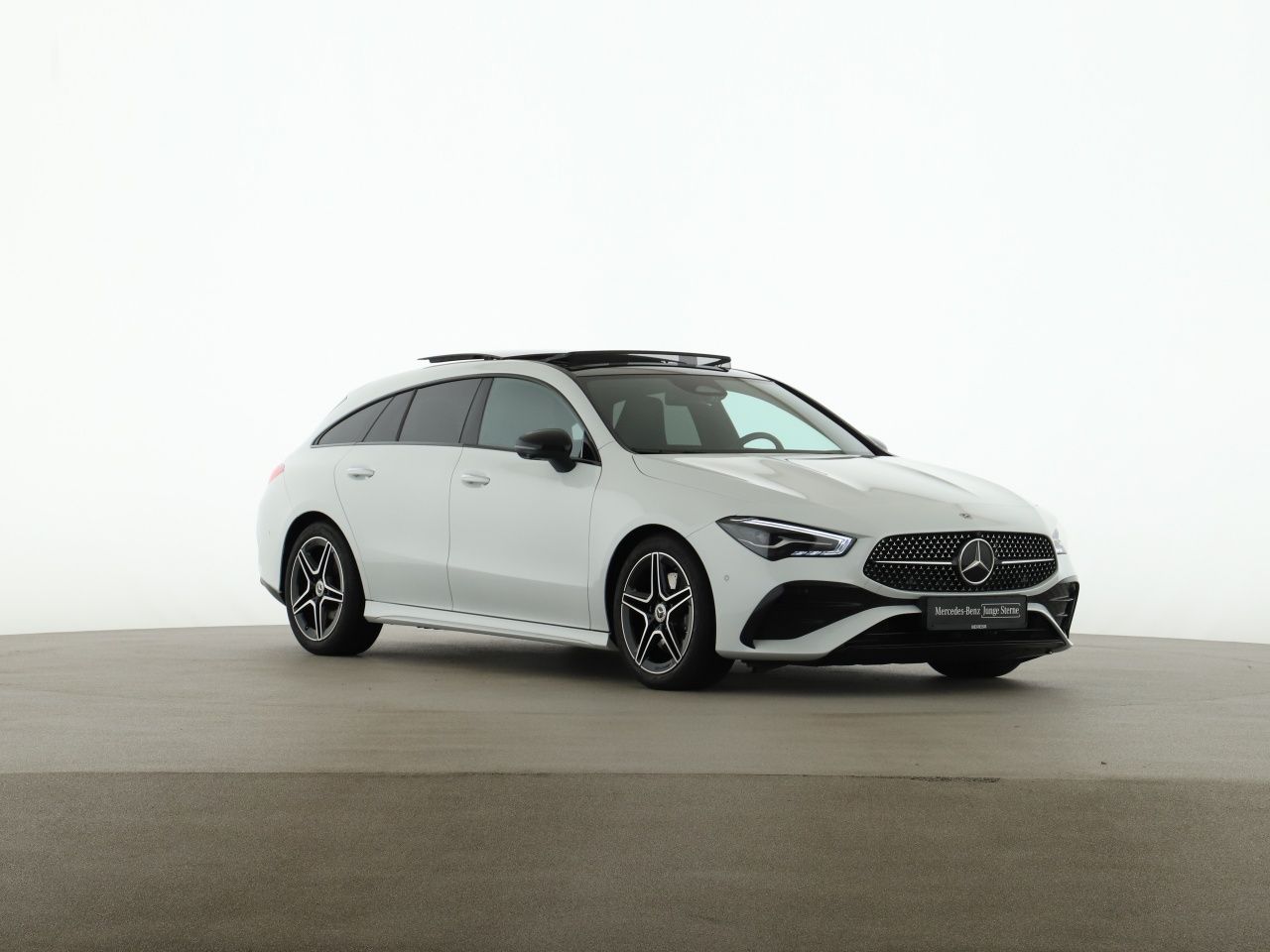 Mercedes-Benz CLA 200 SHOOTING BRAKE 2024 г. Белый, пробег 32300 км