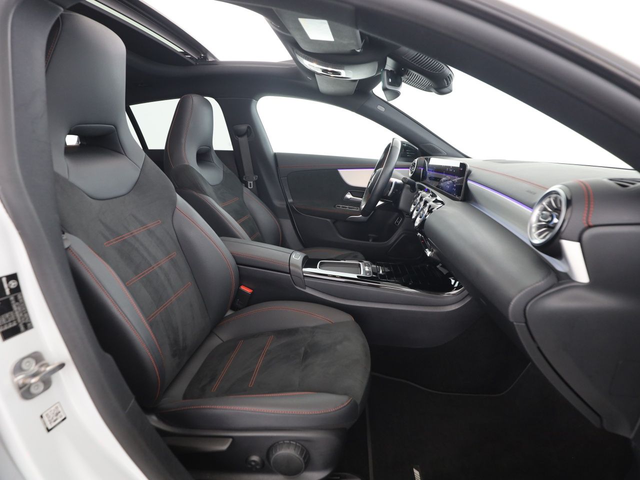 Mercedes-Benz CLA 200 SHOOTING BRAKE 2024 г. Белый, пробег 32300 км
