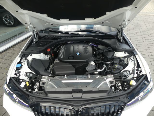 BMW 320 2024 г. Белый, пробег 35990 км