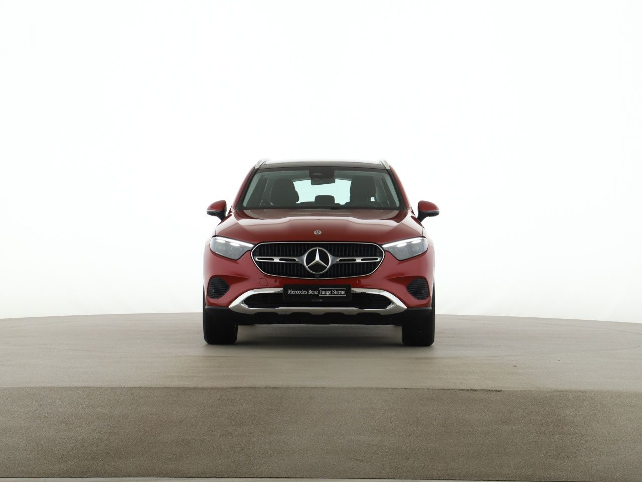 Mercedes-Benz GLC 200 2025 г. Красный, пробег 13100 км