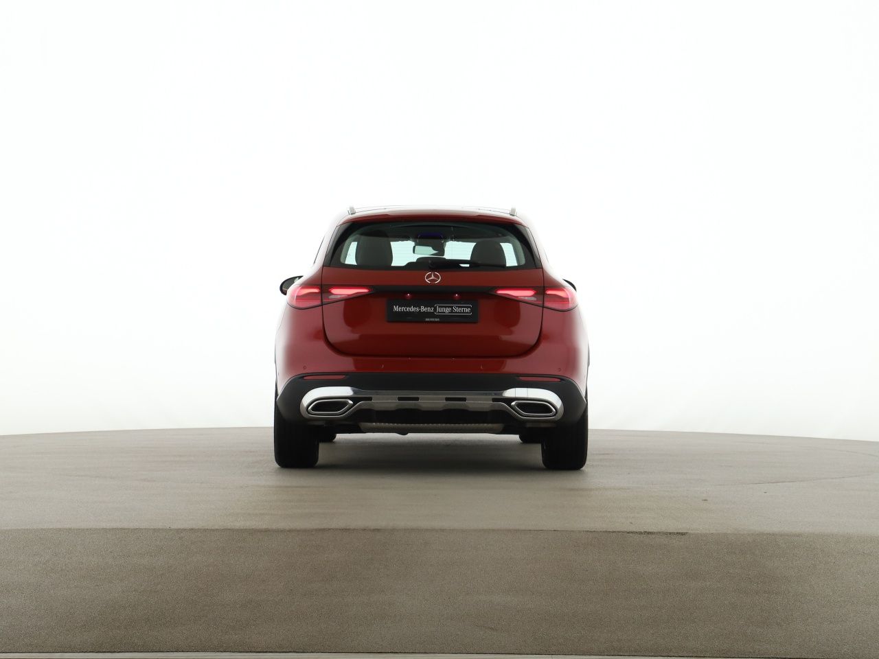Mercedes-Benz GLC 200 2025 г. Красный, пробег 13100 км