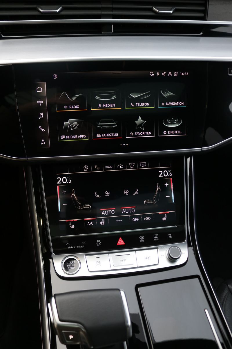 Audi A8 2022 г. Чёрный, пробег 52100 км