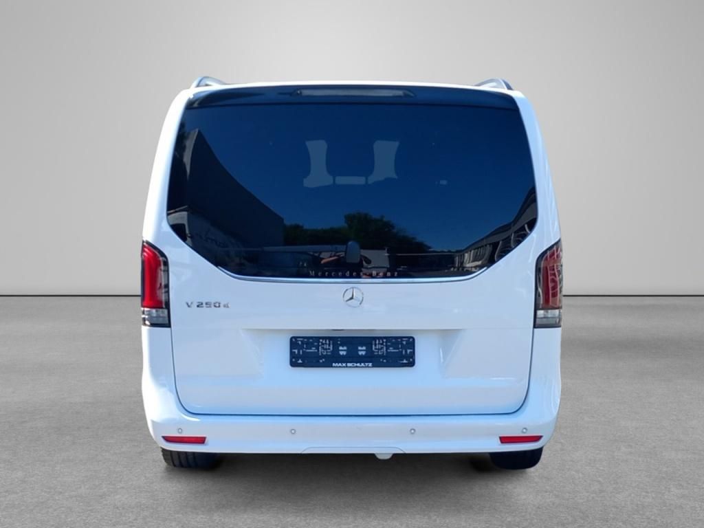 Mercedes-Benz V 250 2025 г. Белый, пробег 16000 км