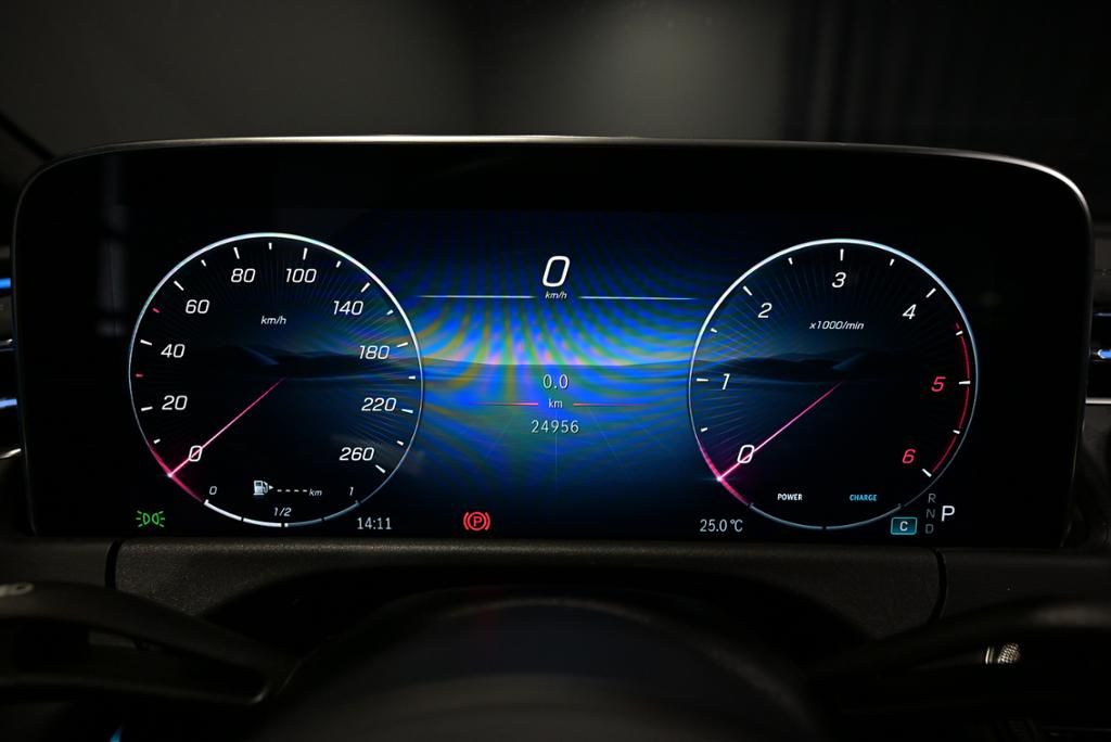 Mercedes-Benz E 220 2025 г. Белый, пробег 25000 км