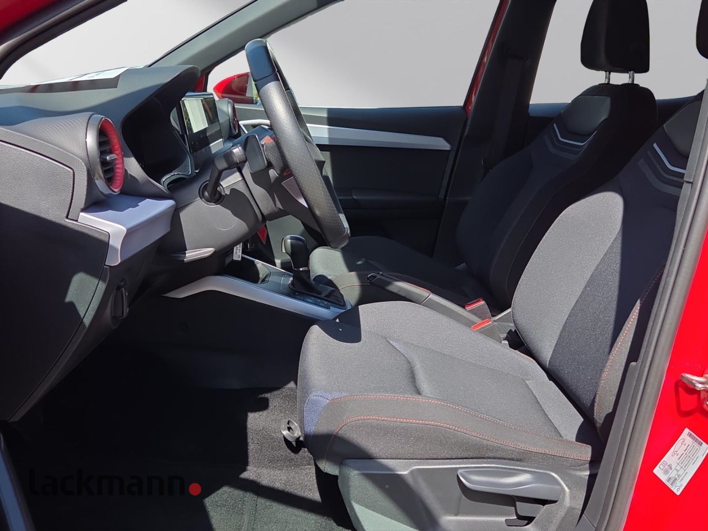 SEAT Arona 2023 г. Красный, пробег 57657 км