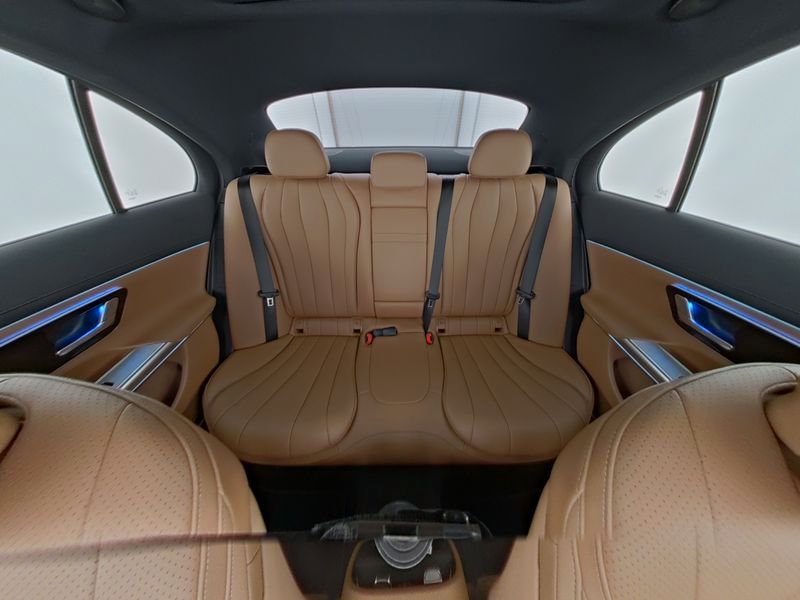Mercedes-Benz E 450 2025 г. Белый, пробег 10949 км