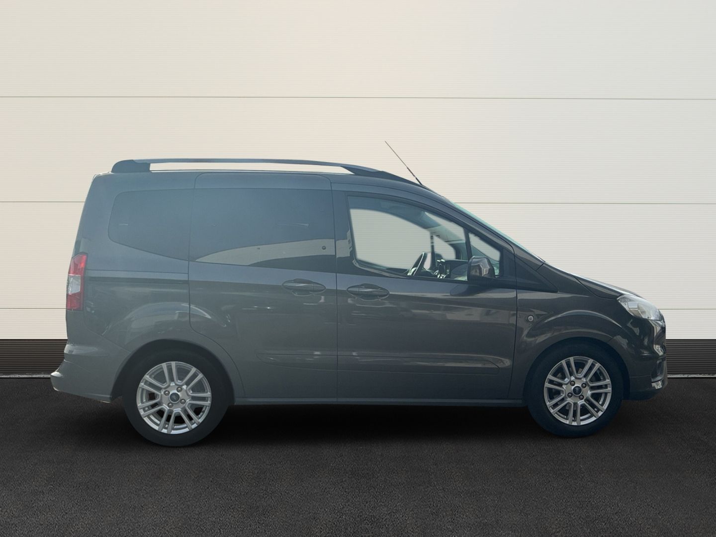 Ford Tourneo Courier 2021 г. Серый, пробег 47800 км
