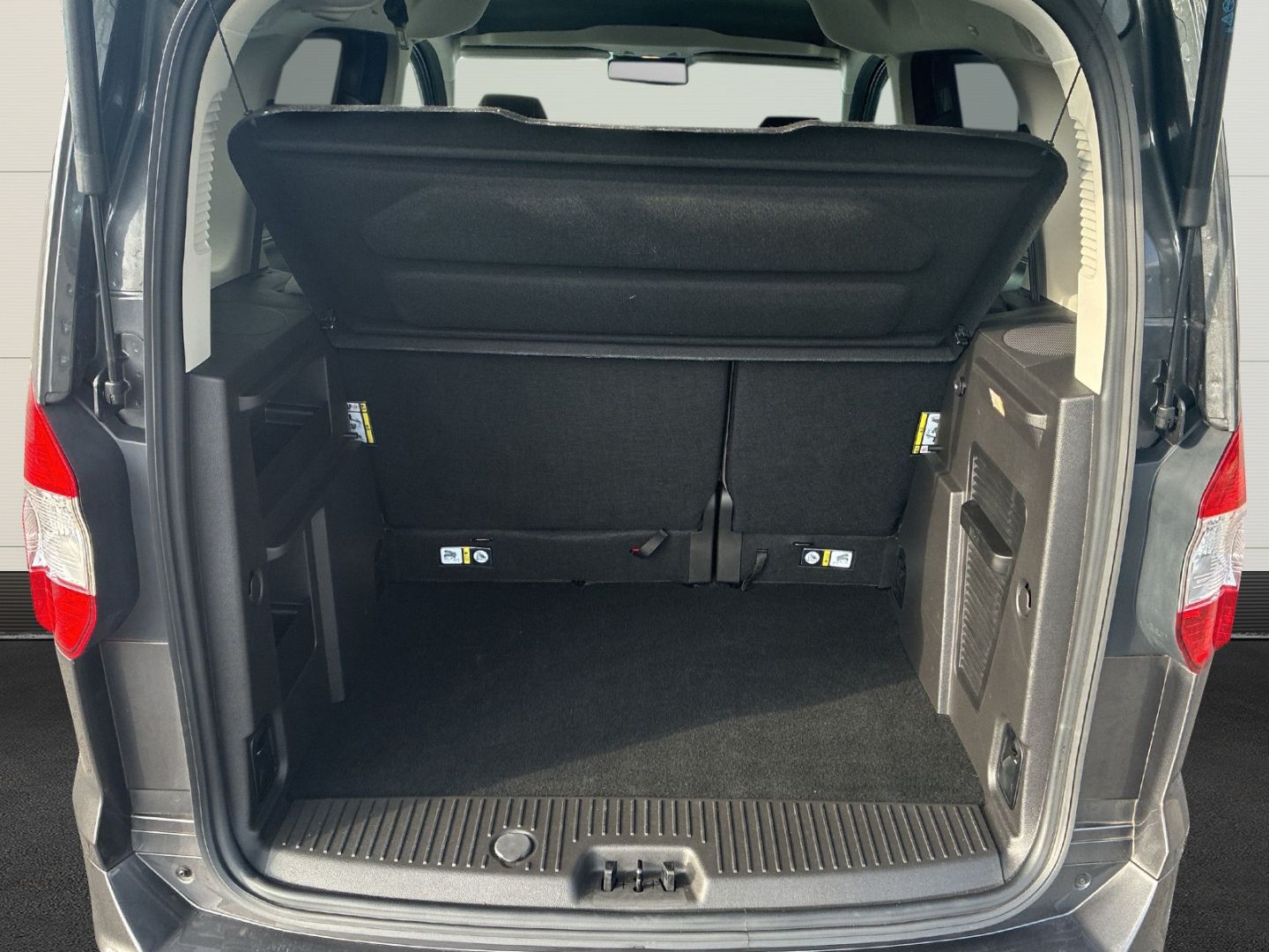 Ford Tourneo Courier 2021 г. Серый, пробег 47800 км