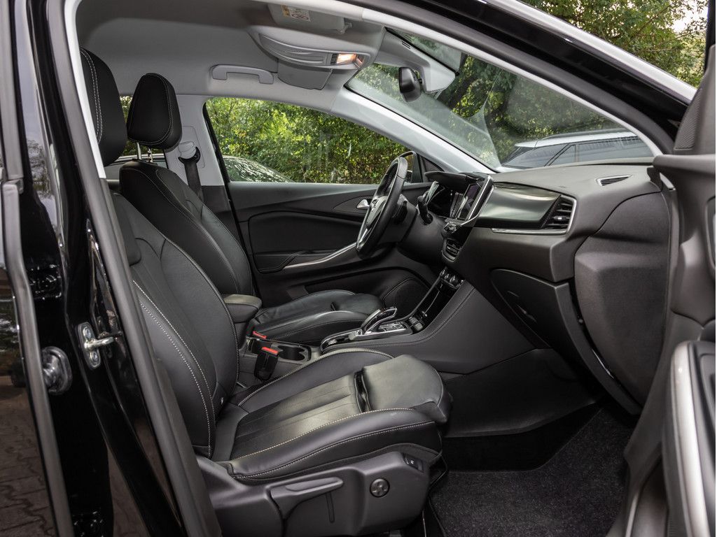 Opel GRANDLAND (X) 2022 г. Чёрный, пробег 52990 км