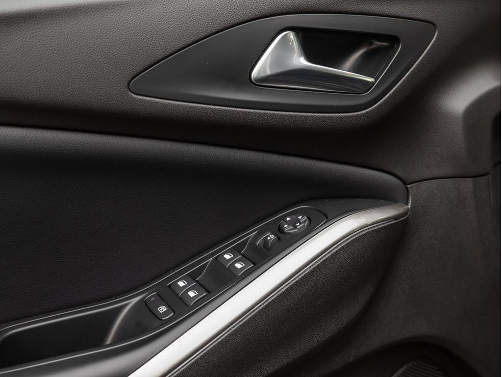 Opel GRANDLAND (X) 2022 г. Чёрный, пробег 52990 км