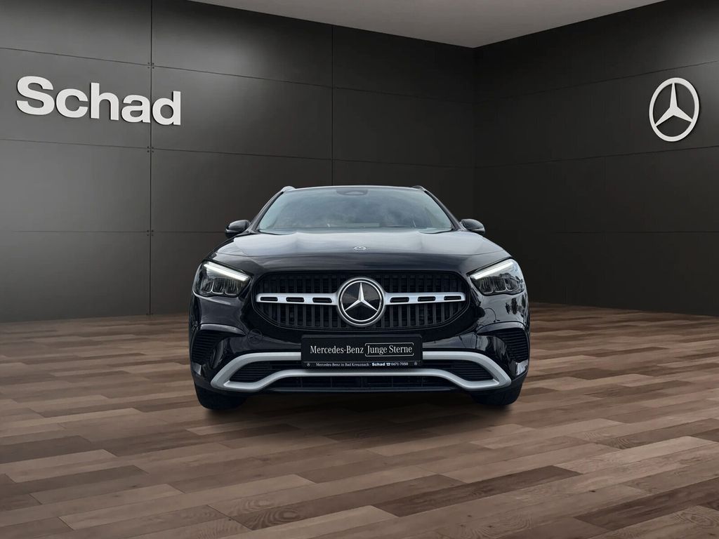 Mercedes-Benz GLA 180 2024 г. Чёрный, пробег 26990 км
