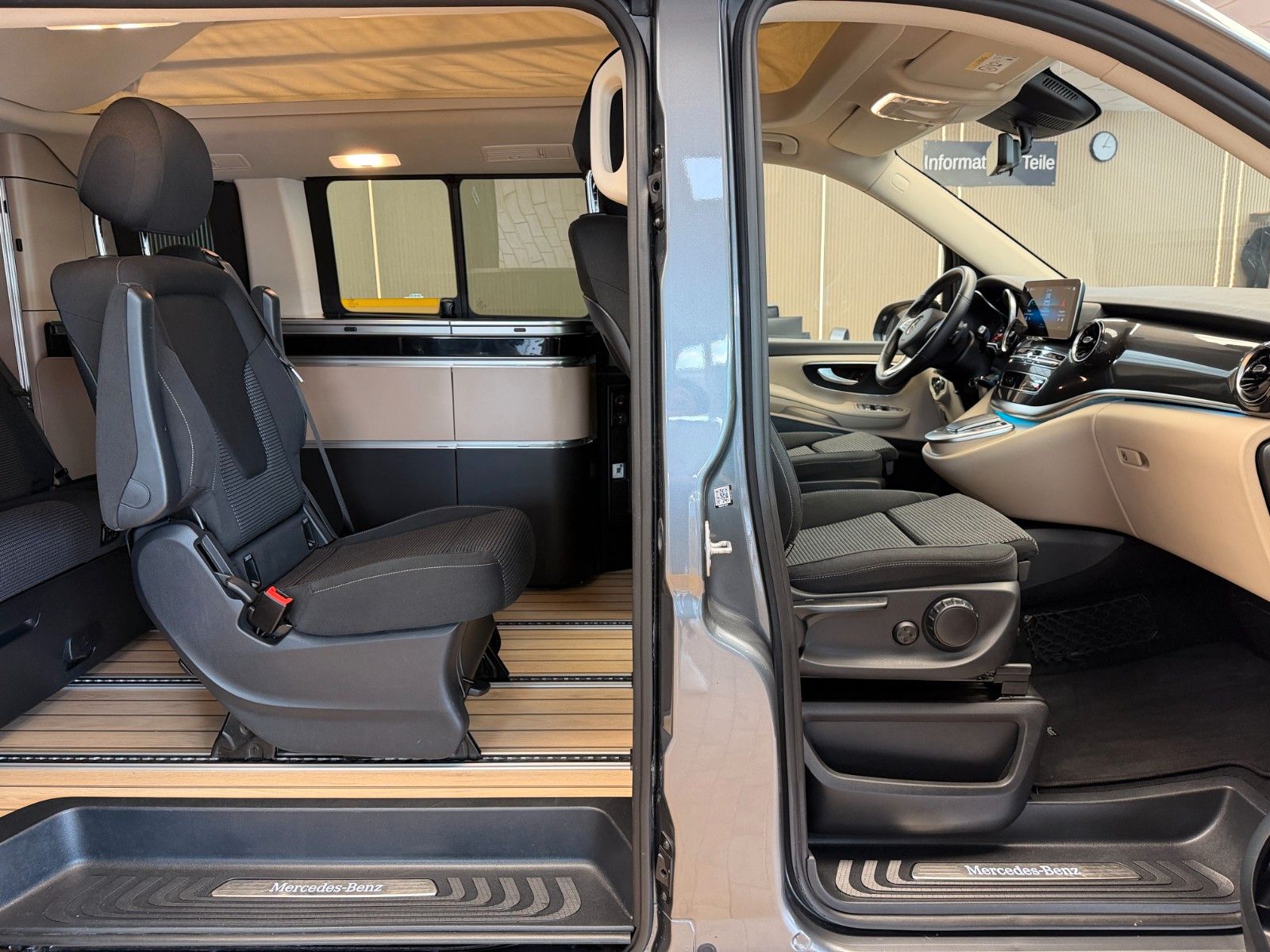 Mercedes-Benz V 300 2022 г. Серый, пробег 47712 км