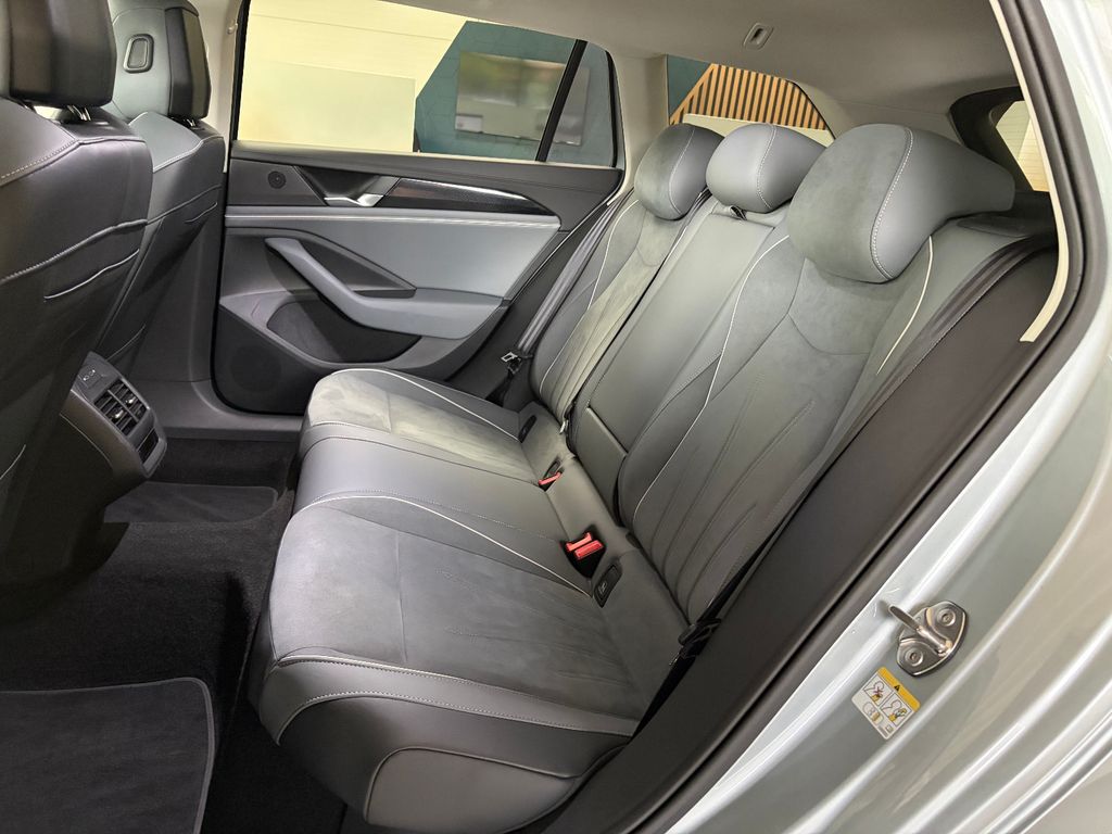 Volkswagen PASSAT VARIANT 2025 г. Серебристый, пробег 48500 км