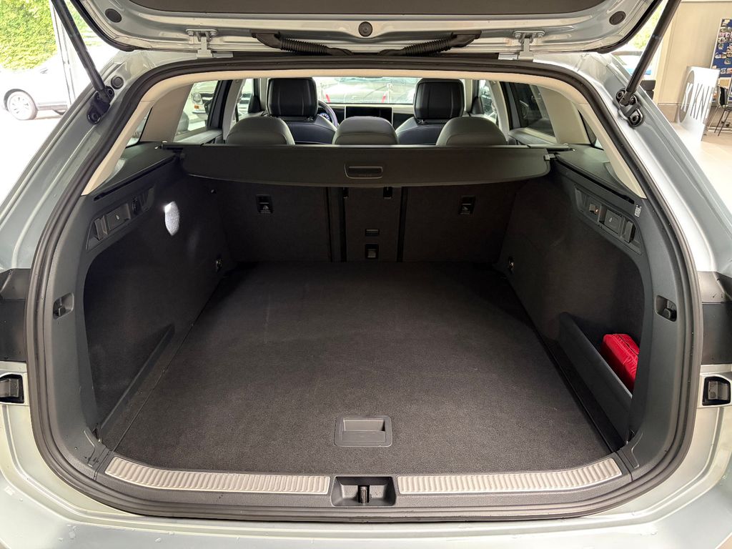 Volkswagen PASSAT VARIANT 2025 г. Серебристый, пробег 48500 км