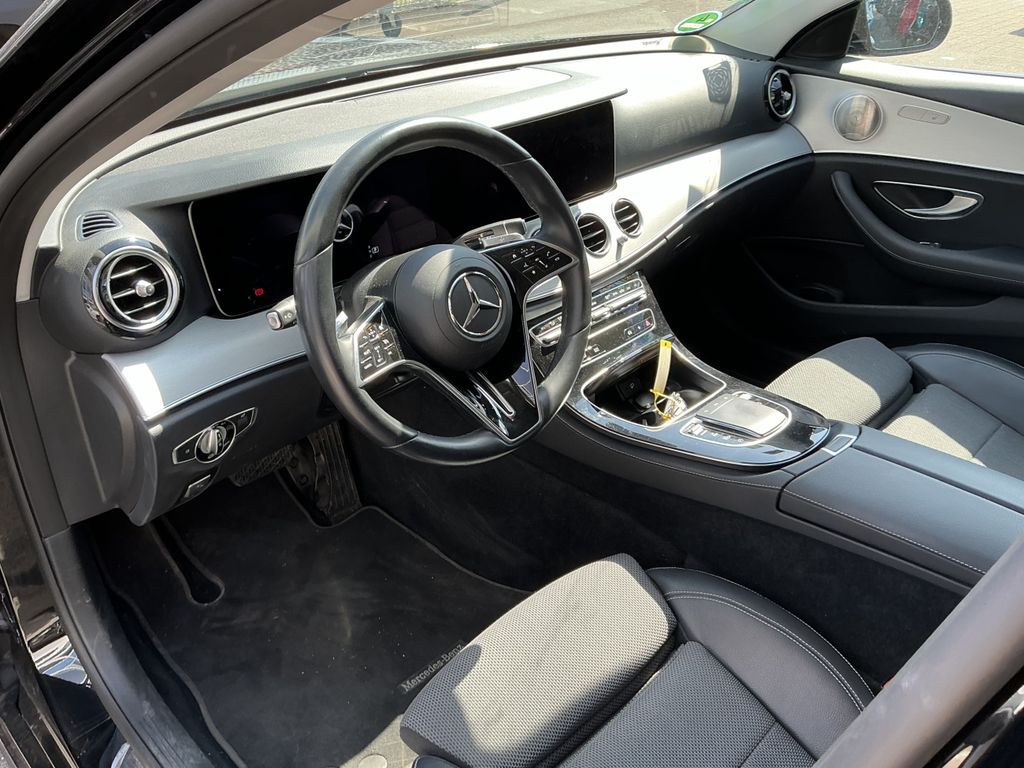 Mercedes-Benz E 220 2022 г. Чёрный, пробег 59946 км