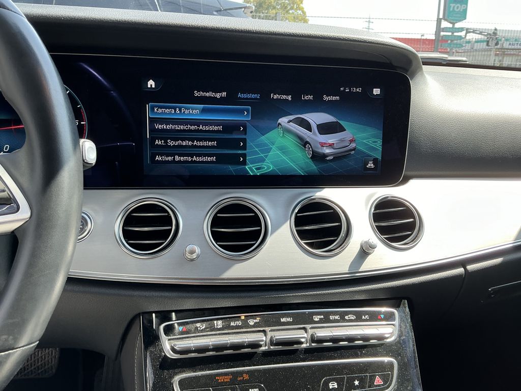 Mercedes-Benz E 220 2022 г. Чёрный, пробег 59946 км