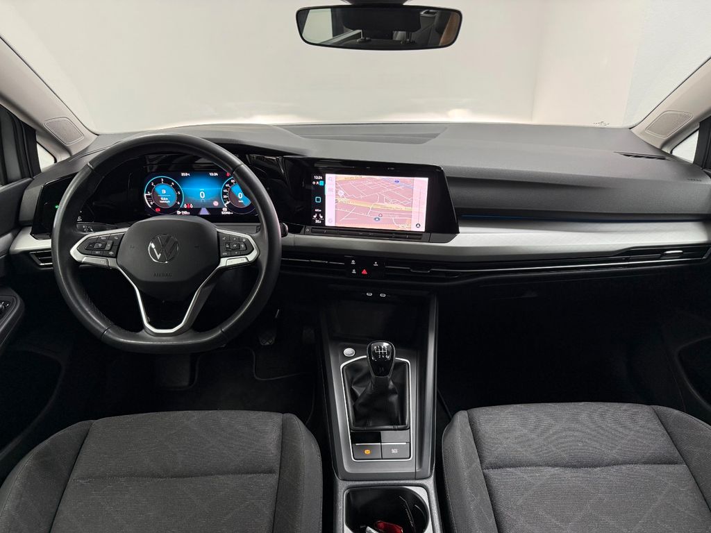 Volkswagen Golf 2023 г. Серебристый, пробег 50000 км